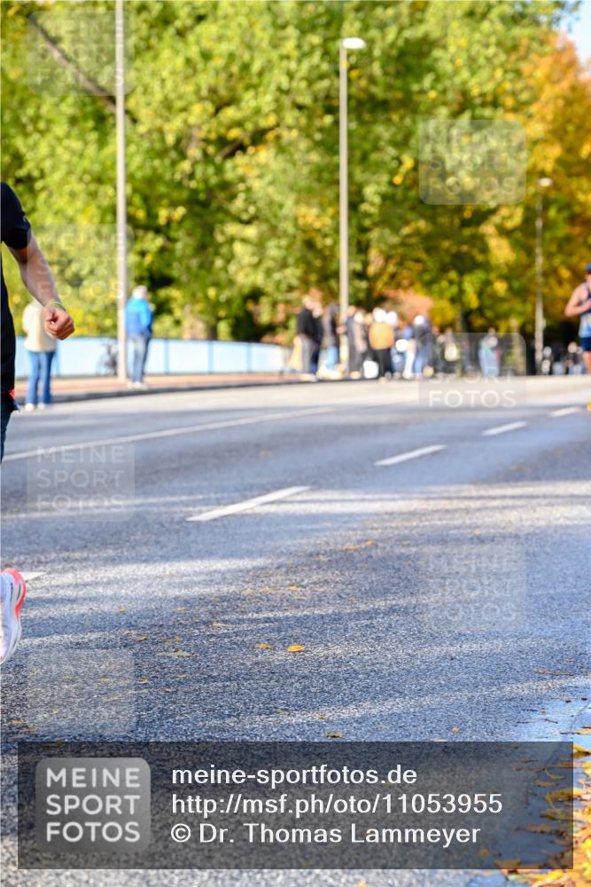 25.10.2026 - hella hamburg halbmarathon Dr. Thomas Lammeyer http://msf.ph/oto/11053955 25.10.2026 10:16:54 Kennedybrücke  meine-sportfotos.de