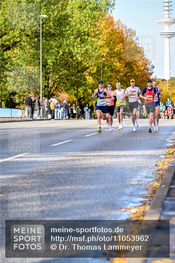 25.10.2026 - hella hamburg halbmarathon Dr. Thomas Lammeyer http://msf.ph/oto/11053962 25.10.2026 10:16:55 Kennedybrücke 6342, 3610, 34758, 122628, 3388, 1314 meine-sportfotos.de