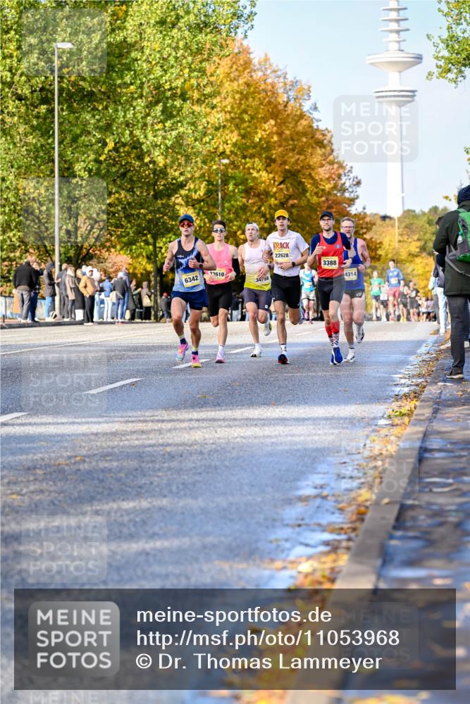 25.10.2026 - hella hamburg halbmarathon Dr. Thomas Lammeyer http://msf.ph/oto/11053968 25.10.2026 10:16:56 Kennedybrücke 6342, 33610, 34158, 22628, 3388, 4314 meine-sportfotos.de