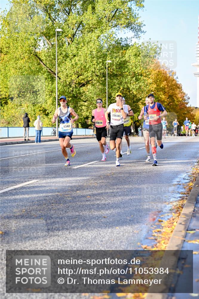 25.10.2026 - hella hamburg halbmarathon Dr. Thomas Lammeyer http://msf.ph/oto/11053984 25.10.2026 10:16:59 Kennedybrücke 6342, 33610, 22628, 34758, 343, 338 meine-sportfotos.de