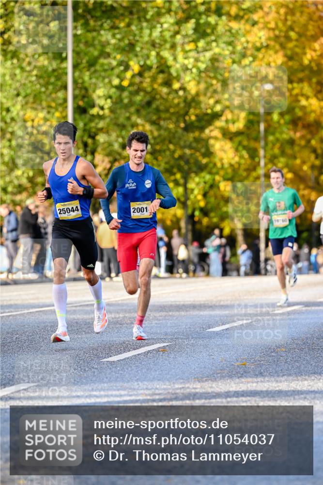 25.10.2026 - hella hamburg halbmarathon Dr. Thomas Lammeyer http://msf.ph/oto/11054037 25.10.2026 10:17:07 Kennedybrücke 25044, 2001, 10760 meine-sportfotos.de