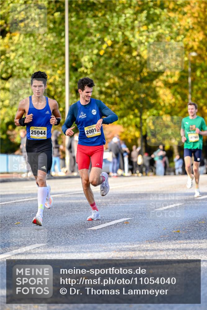 25.10.2026 - hella hamburg halbmarathon Dr. Thomas Lammeyer http://msf.ph/oto/11054040 25.10.2026 10:17:08 Kennedybrücke 25044, 2001, 10760 meine-sportfotos.de