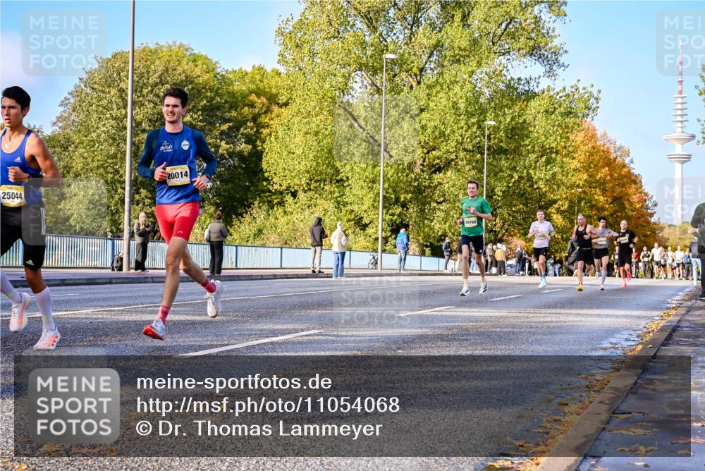 25.10.2026 - hella hamburg halbmarathon Dr. Thomas Lammeyer http://msf.ph/oto/11054068 25.10.2026 10:17:11 Kennedybrücke 25044, 20014, 10760, 32679 meine-sportfotos.de