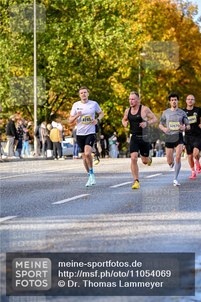 25.10.2026 - hella hamburg halbmarathon Dr. Thomas Lammeyer http://msf.ph/oto/11054069 25.10.2026 10:17:11 Kennedybrücke 3745, 2091, 32679 meine-sportfotos.de