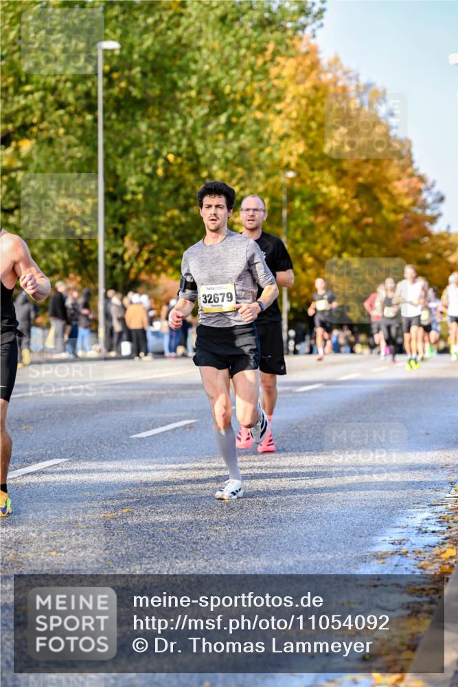 25.10.2026 - hella hamburg halbmarathon Dr. Thomas Lammeyer http://msf.ph/oto/11054092 25.10.2026 10:17:14 Kennedybrücke 32679 meine-sportfotos.de