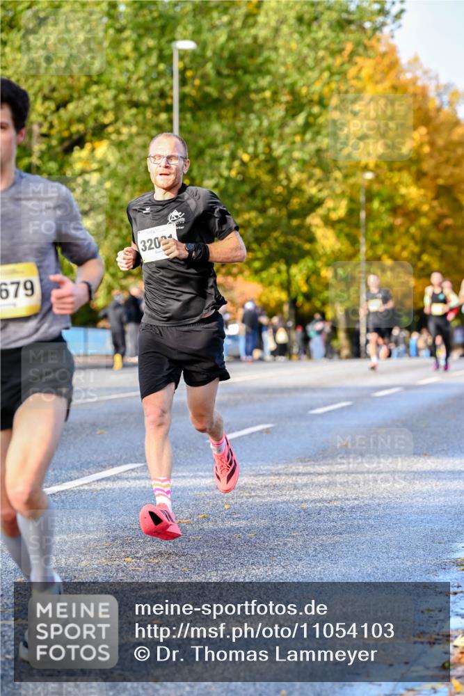 25.10.2026 - hella hamburg halbmarathon Dr. Thomas Lammeyer http://msf.ph/oto/11054103 25.10.2026 10:17:16 Kennedybrücke 679, 320 meine-sportfotos.de