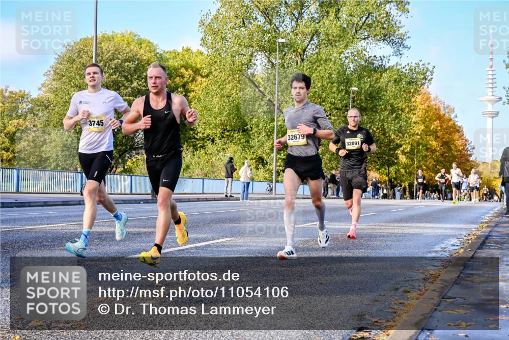 25.10.2026 - hella hamburg halbmarathon Dr. Thomas Lammeyer http://msf.ph/oto/11054106 25.10.2026 10:17:16 Kennedybrücke 3745, 32679, 32091 meine-sportfotos.de