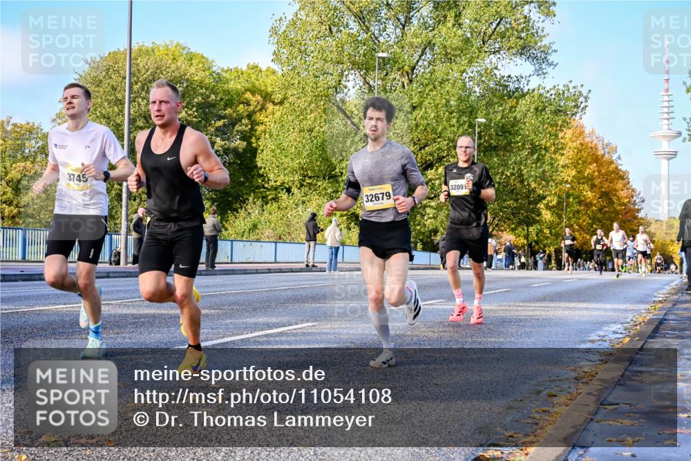 25.10.2026 - hella hamburg halbmarathon Dr. Thomas Lammeyer http://msf.ph/oto/11054108 25.10.2026 10:17:16 Kennedybrücke 3745, 32679, 32091 meine-sportfotos.de