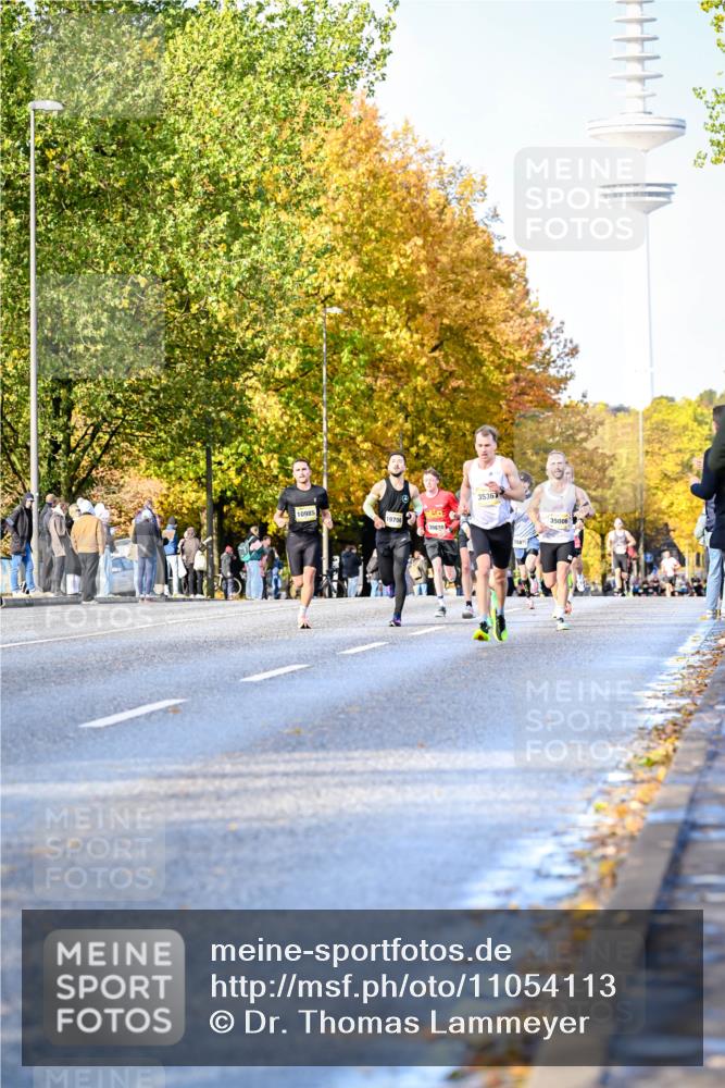 25.10.2026 - hella hamburg halbmarathon Dr. Thomas Lammeyer http://msf.ph/oto/11054113 25.10.2026 10:17:17 Kennedybrücke 35367, 10985, 30870, 35006, 2018 meine-sportfotos.de