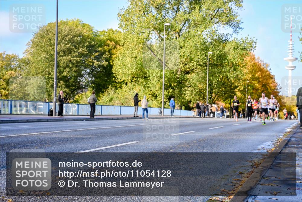25.10.2026 - hella hamburg halbmarathon Dr. Thomas Lammeyer http://msf.ph/oto/11054128 25.10.2026 10:17:18 Kennedybrücke  meine-sportfotos.de