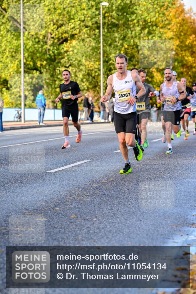 25.10.2026 - hella hamburg halbmarathon Dr. Thomas Lammeyer http://msf.ph/oto/11054134 25.10.2026 10:17:22 Kennedybrücke 10985, 35367, 2997, 35 meine-sportfotos.de
