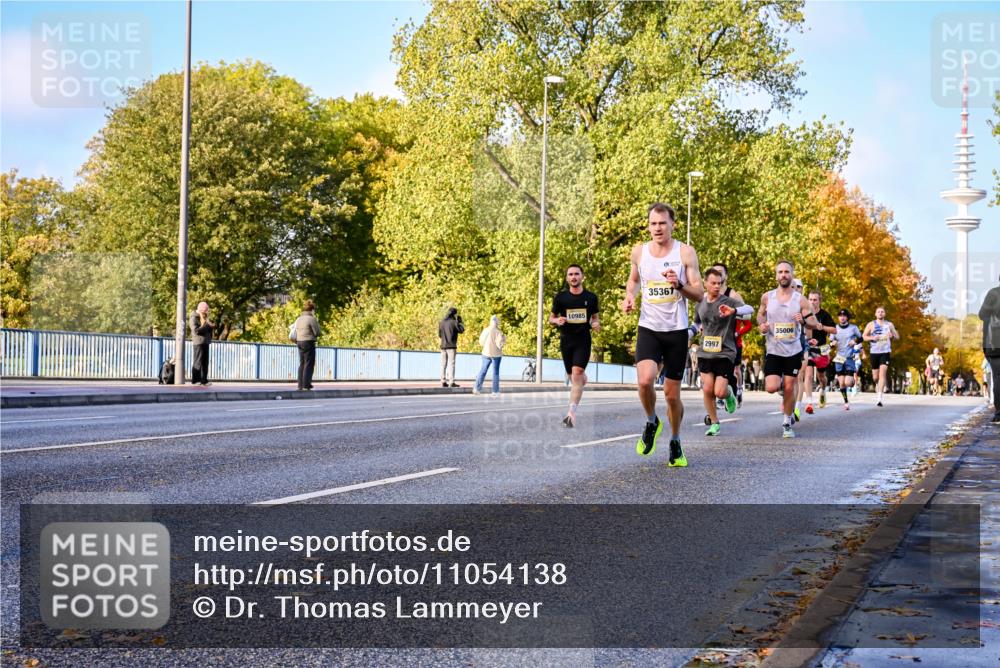 25.10.2026 - hella hamburg halbmarathon Dr. Thomas Lammeyer http://msf.ph/oto/11054138 25.10.2026 10:17:22 Kennedybrücke 10985, 35367, 2997, 35006 meine-sportfotos.de