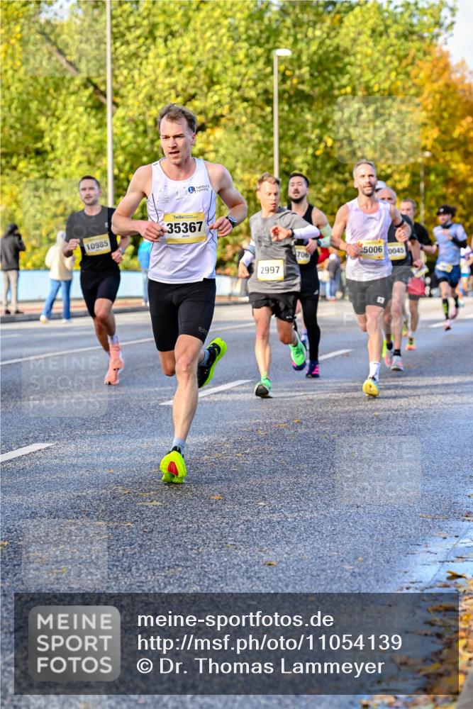 25.10.2026 - hella hamburg halbmarathon Dr. Thomas Lammeyer http://msf.ph/oto/11054139 25.10.2026 10:17:23 Kennedybrücke 10985, 35367, 2997, 706, 50060045 meine-sportfotos.de