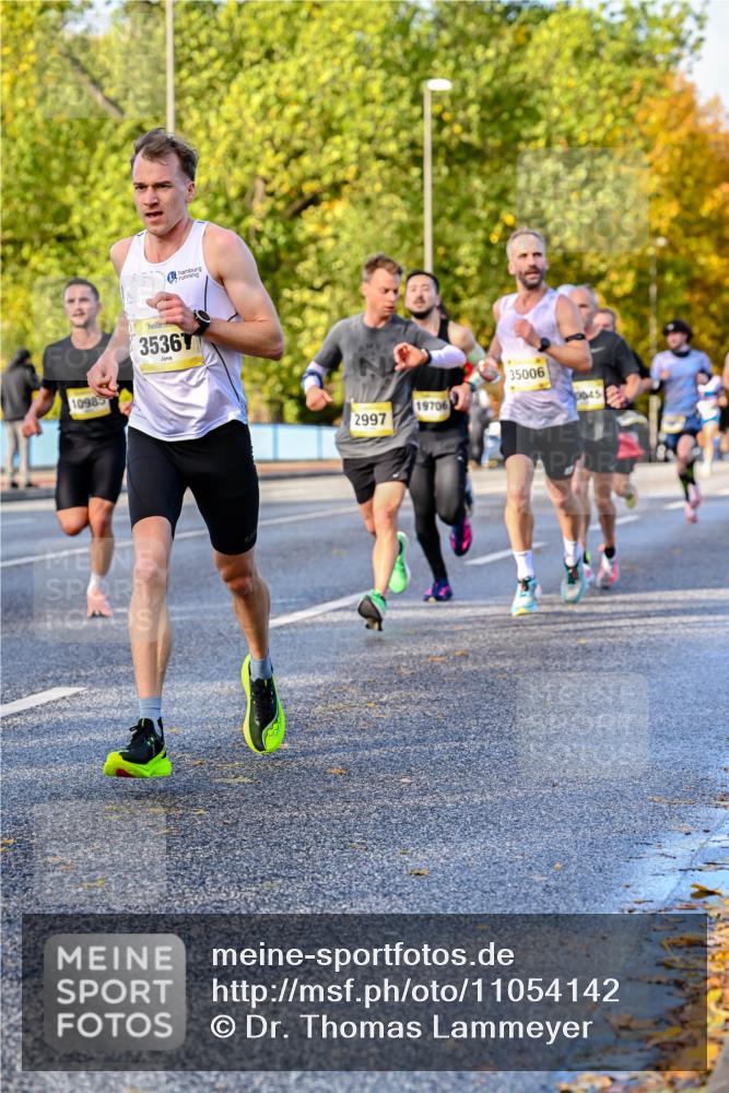 25.10.2026 - hella hamburg halbmarathon Dr. Thomas Lammeyer http://msf.ph/oto/11054142 25.10.2026 10:17:23 Kennedybrücke 10985, 35367, 35006, 19706, 0045, 2997 meine-sportfotos.de