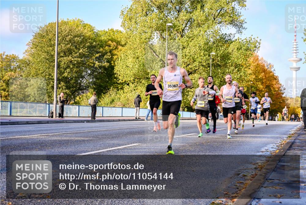 25.10.2026 - hella hamburg halbmarathon Dr. Thomas Lammeyer http://msf.ph/oto/11054144 25.10.2026 10:17:23 Kennedybrücke 1098, 35367, 2997, 9706, 35006, 20045 meine-sportfotos.de