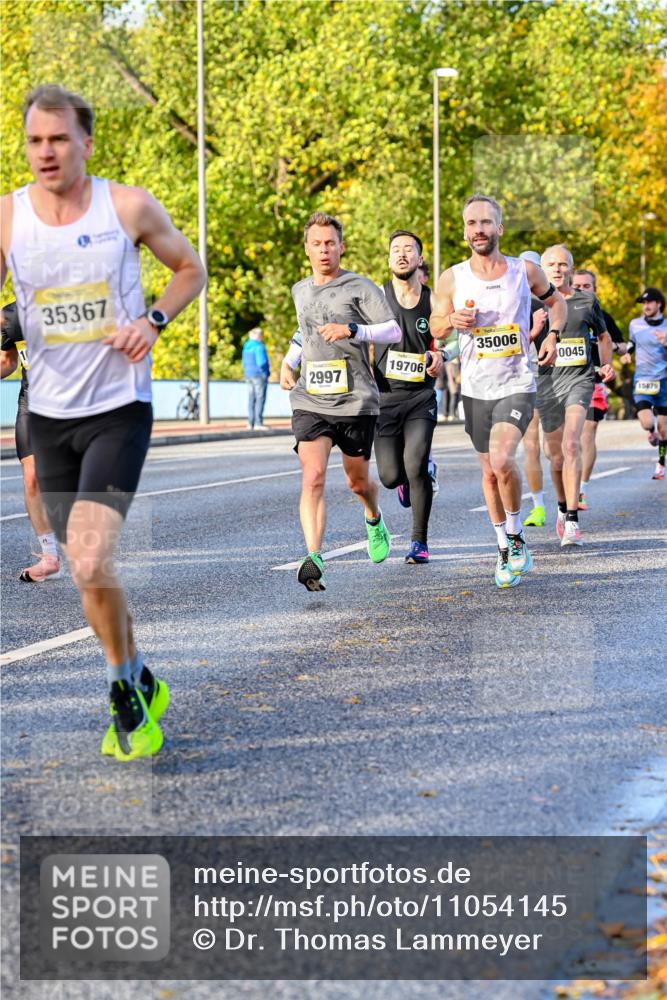 25.10.2026 - hella hamburg halbmarathon Dr. Thomas Lammeyer http://msf.ph/oto/11054145 25.10.2026 10:17:23 Kennedybrücke 35367, 19706, 2997, 35006, 0045, 15879 meine-sportfotos.de
