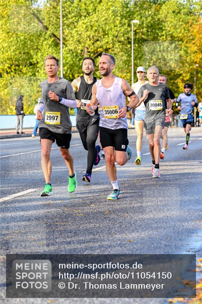 25.10.2026 - hella hamburg halbmarathon Dr. Thomas Lammeyer http://msf.ph/oto/11054150 25.10.2026 10:17:24 Kennedybrücke 2997, 9, 35006, 20045, 15879 meine-sportfotos.de