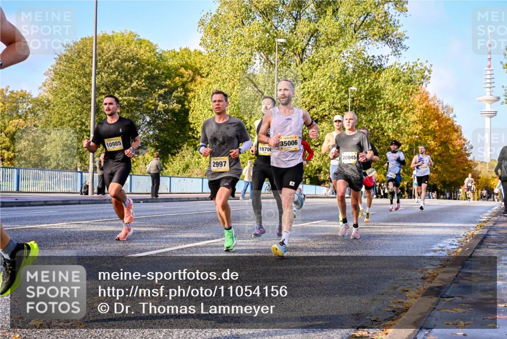 25.10.2026 - hella hamburg halbmarathon Dr. Thomas Lammeyer http://msf.ph/oto/11054156 25.10.2026 10:17:24 Kennedybrücke 10985, 2997, 1970, 35006, 20045, 3034, 1587 meine-sportfotos.de