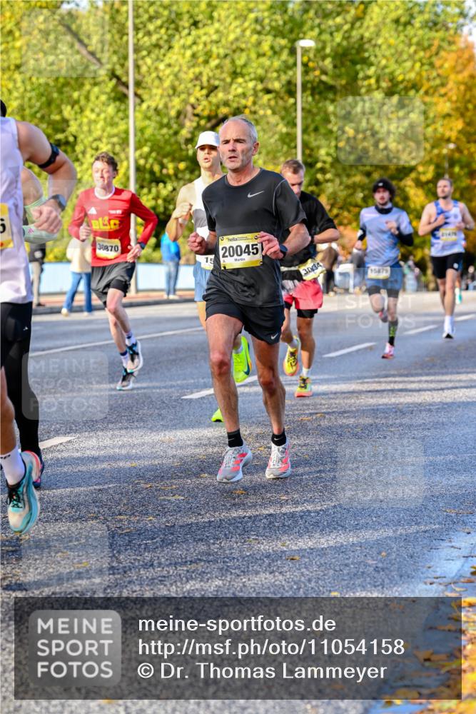 25.10.2026 - hella hamburg halbmarathon Dr. Thomas Lammeyer http://msf.ph/oto/11054158 25.10.2026 10:17:25 Kennedybrücke 30870, 15, 20045, 3034, 15875 meine-sportfotos.de