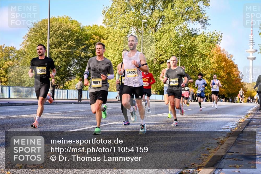 25.10.2026 - hella hamburg halbmarathon Dr. Thomas Lammeyer http://msf.ph/oto/11054159 25.10.2026 10:17:25 Kennedybrücke 10985, 2997, 19, 35006, 300, 20045, 21479 meine-sportfotos.de