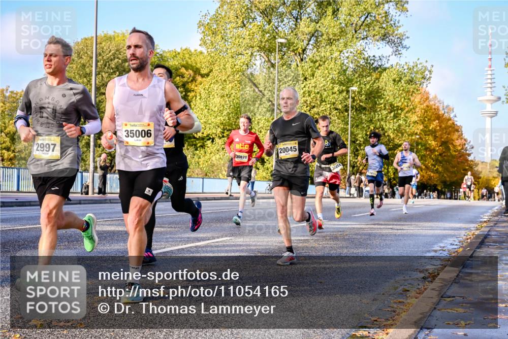 25.10.2026 - hella hamburg halbmarathon Dr. Thomas Lammeyer http://msf.ph/oto/11054165 25.10.2026 10:17:25 Kennedybrücke 2997, 35006, 30870, 20045, 3034, 1587, 21479 meine-sportfotos.de