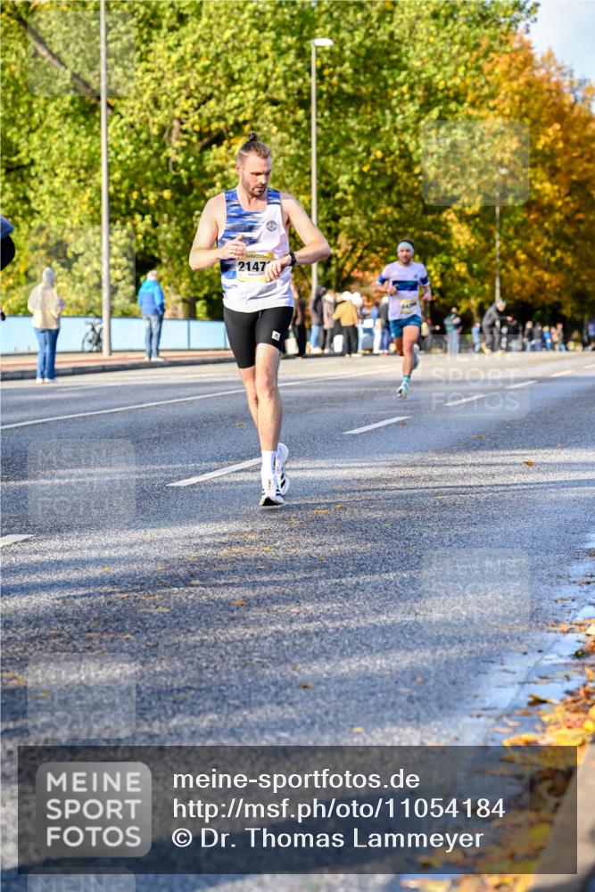 25.10.2026 - hella hamburg halbmarathon Dr. Thomas Lammeyer http://msf.ph/oto/11054184 25.10.2026 10:17:27 Kennedybrücke 2147 meine-sportfotos.de