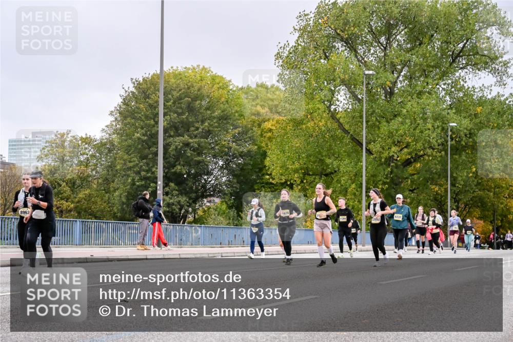 25.10.2026 - hella hamburg halbmarathon Dr. Thomas Lammeyer http://msf.ph/oto/11363354 25.10.2026 12:26:25 Kennedybrücke 8963, 1976, 2552, 6237 meine-sportfotos.de