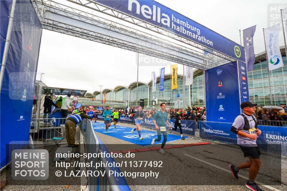 25.10.2026 - hella hamburg halbmarathon LAZAROV Photography http://msf.ph/oto/11377492 25.10.2026 12:27:13 Ziel 16658, 30879, 24756, 34311, 35428, 23286, 33576, 19116 meine-sportfotos.de