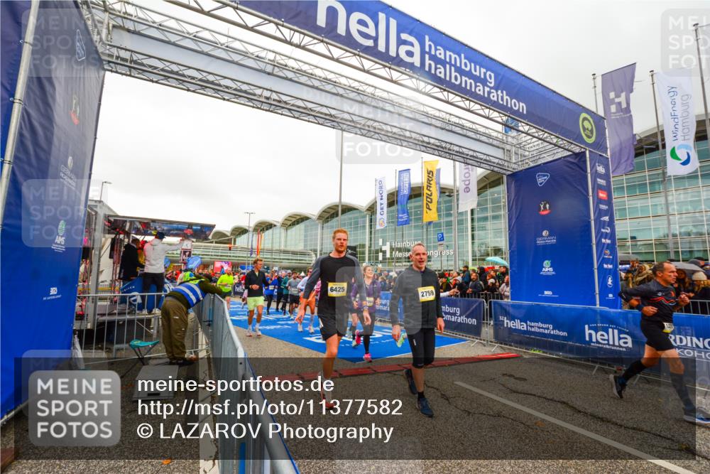25.10.2026 - hella hamburg halbmarathon LAZAROV Photography http://msf.ph/oto/11377582 25.10.2026 12:27:26 Ziel 33843, 8610, 24148, 13292, 6425, 2759, 17044, 34438, 21856, 36028 meine-sportfotos.de