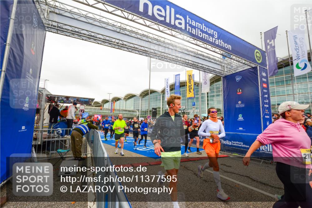 25.10.2026 - hella hamburg halbmarathon LAZAROV Photography http://msf.ph/oto/11377595 25.10.2026 12:27:28 Ziel 2759, 6425, 13292, 34438, 21856, 17044, 36028, 36027, 21917, 12569, 10764, 33758, 13642, 20179, 32509, 32163, 33569 meine-sportfotos.de
