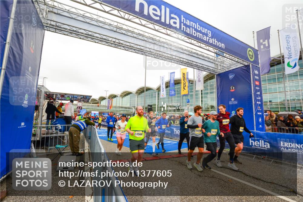 25.10.2026 - hella hamburg halbmarathon LAZAROV Photography http://msf.ph/oto/11377605 25.10.2026 12:27:29 Ziel 34438, 21856, 17044, 36028, 10764, 36027, 12569, 33758, 13642, 21917, 32509, 20179, 33569, 32163, 10971, 18611, 31755 meine-sportfotos.de