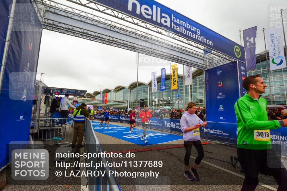 25.10.2026 - hella hamburg halbmarathon LAZAROV Photography http://msf.ph/oto/11377689 25.10.2026 12:27:38 Ziel 17073, 7945, 1840, 20703, 31951, 3018, 21349, 17905, 15461 meine-sportfotos.de