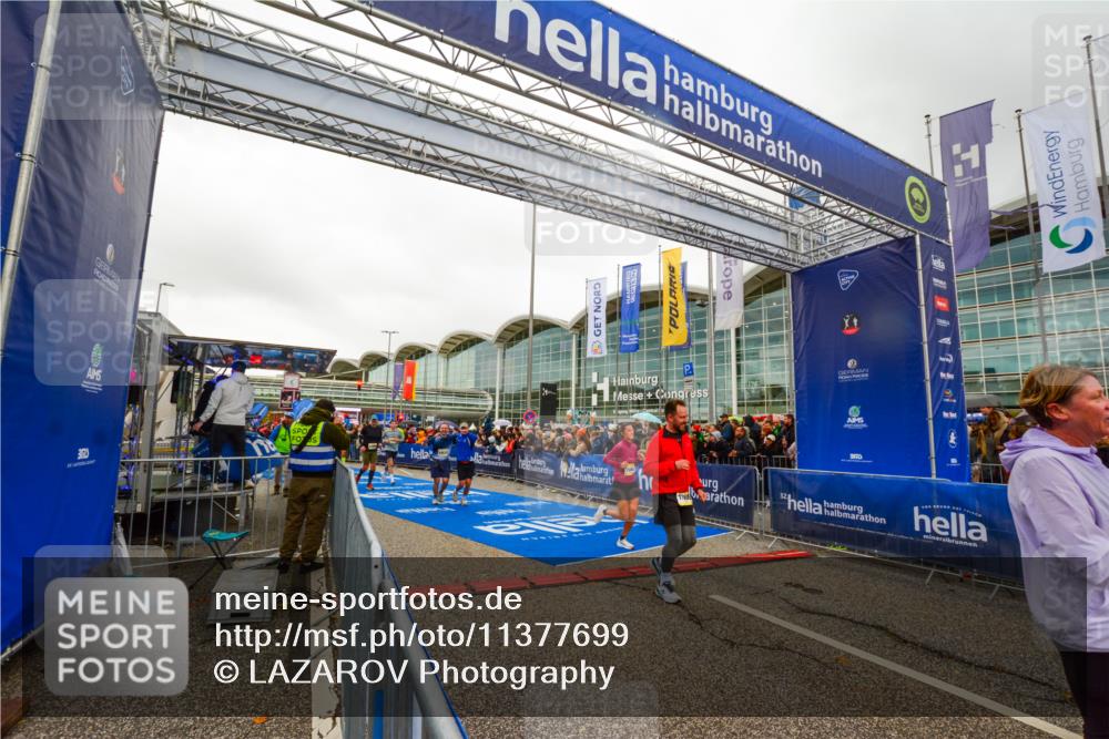 25.10.2026 - hella hamburg halbmarathon LAZAROV Photography http://msf.ph/oto/11377699 25.10.2026 12:27:39 Ziel 31951, 3018, 21349, 17905, 15461 meine-sportfotos.de