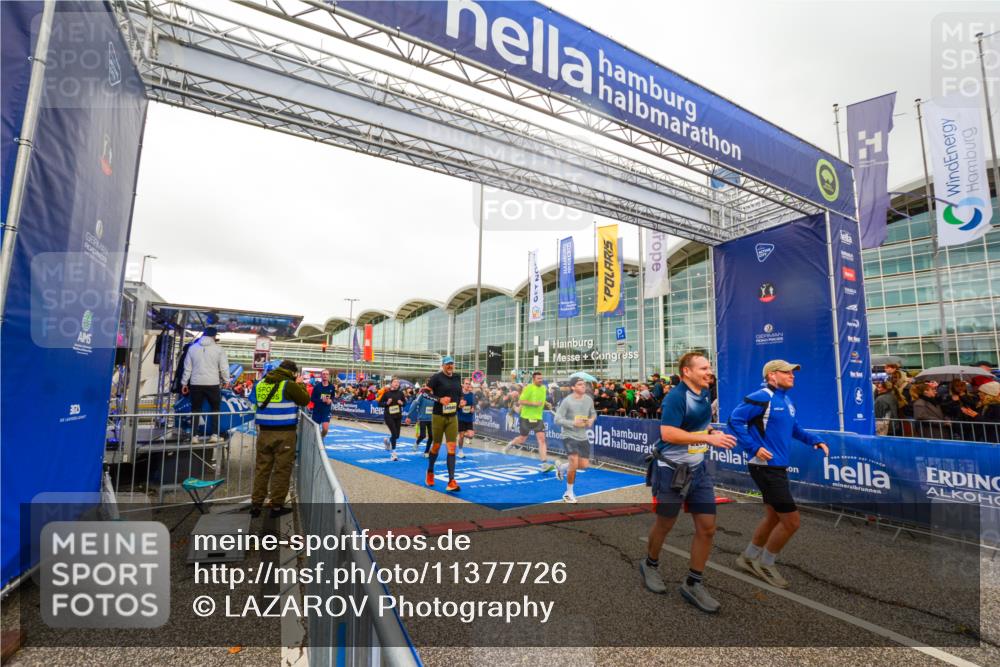 25.10.2026 - hella hamburg halbmarathon LAZAROV Photography http://msf.ph/oto/11377726 25.10.2026 12:27:42 Ziel 15461, 21897, 22633, 2565, 34980, 4523, 34347, 22003 meine-sportfotos.de