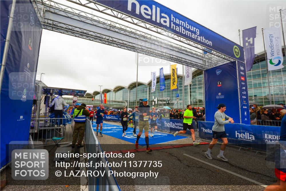 25.10.2026 - hella hamburg halbmarathon LAZAROV Photography http://msf.ph/oto/11377735 25.10.2026 12:27:43 Ziel 22633, 21897, 2565, 34980, 22003, 4523, 34347, 11563, 12295, 16251 meine-sportfotos.de