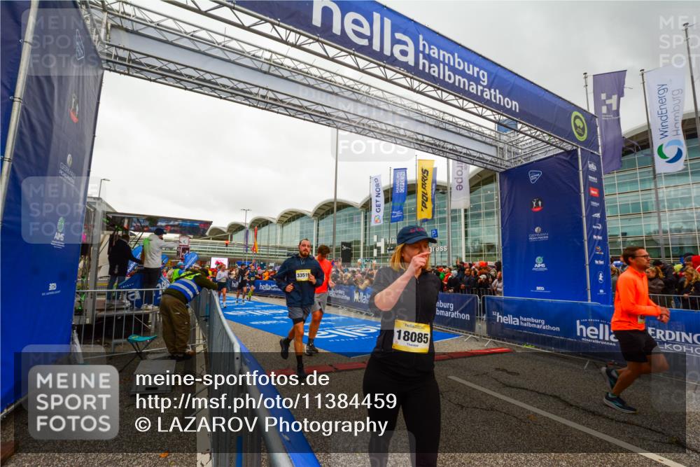 25.10.2026 - hella hamburg halbmarathon LAZAROV Photography http://msf.ph/oto/11384459 25.10.2026 12:26:24 Ziel 18085, 17856, 16197, 4842, 21914, 33519 meine-sportfotos.de
