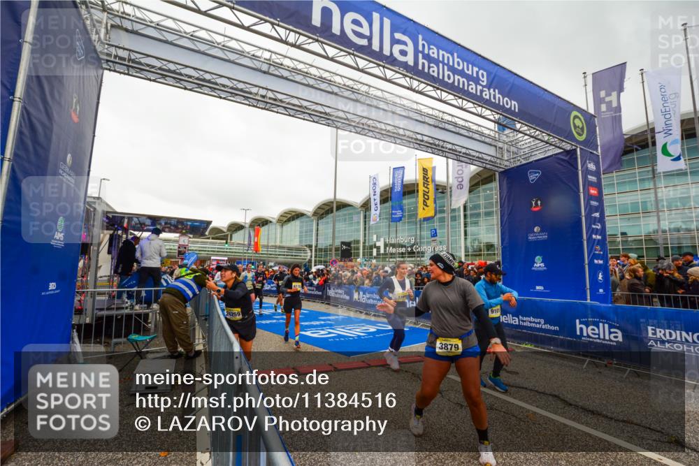 25.10.2026 - hella hamburg halbmarathon LAZAROV Photography http://msf.ph/oto/11384516 25.10.2026 12:26:36 Ziel 14320, 34661, 32049, 24259, 3879, 9101, 6115, 13954, 9538 meine-sportfotos.de