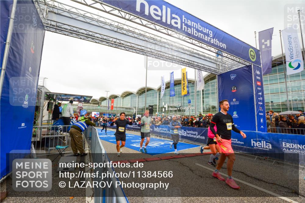 25.10.2026 - hella hamburg halbmarathon LAZAROV Photography http://msf.ph/oto/11384566 25.10.2026 12:26:48 Ziel 1711, 2738, 6933, 19136, 11522, 33627, 6699, 34384, 14131, 22877 meine-sportfotos.de