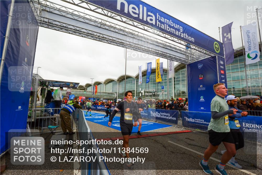 25.10.2026 - hella hamburg halbmarathon LAZAROV Photography http://msf.ph/oto/11384569 25.10.2026 12:26:49 Ziel 6933, 19136, 6699, 33627, 11522, 14131, 34384, 22877, 18398 meine-sportfotos.de