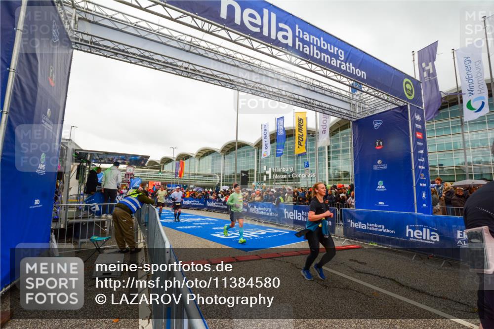25.10.2026 - hella hamburg halbmarathon LAZAROV Photography http://msf.ph/oto/11384580 25.10.2026 12:26:51 Ziel 34384, 14131, 22877, 18398, 14377 meine-sportfotos.de