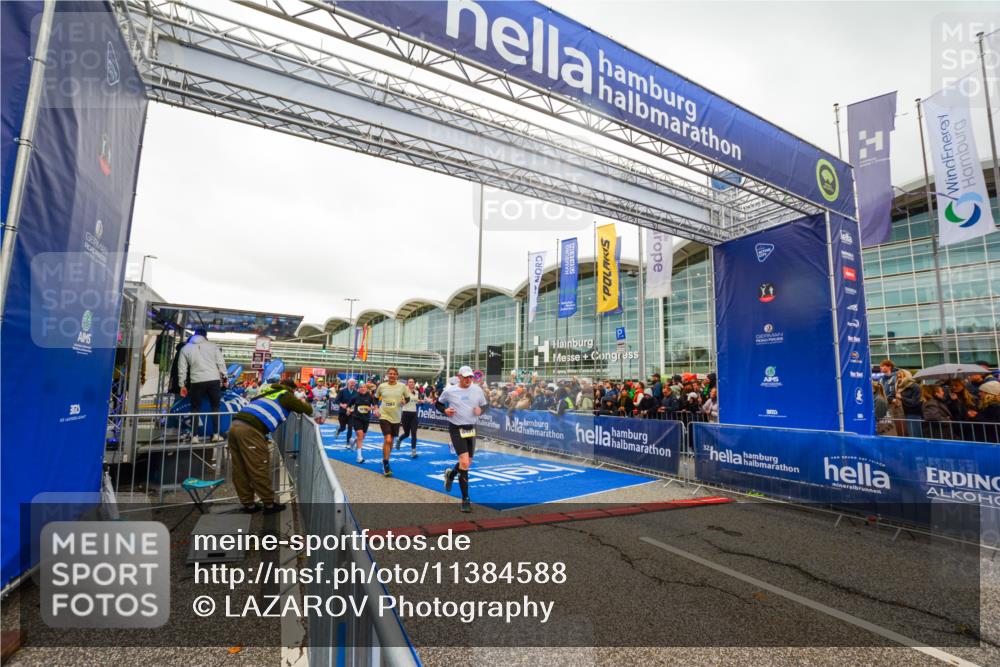 25.10.2026 - hella hamburg halbmarathon LAZAROV Photography http://msf.ph/oto/11384588 25.10.2026 12:26:53 Ziel 18398, 14377, 8491, 30315, 3678, 31737, 7263 meine-sportfotos.de