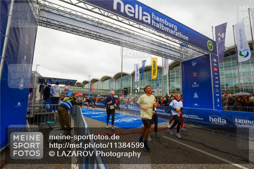 25.10.2026 - hella hamburg halbmarathon LAZAROV Photography http://msf.ph/oto/11384599 25.10.2026 12:26:55 Ziel 8491, 31737, 7263, 30315, 3678, 10712, 24100, 18151 meine-sportfotos.de