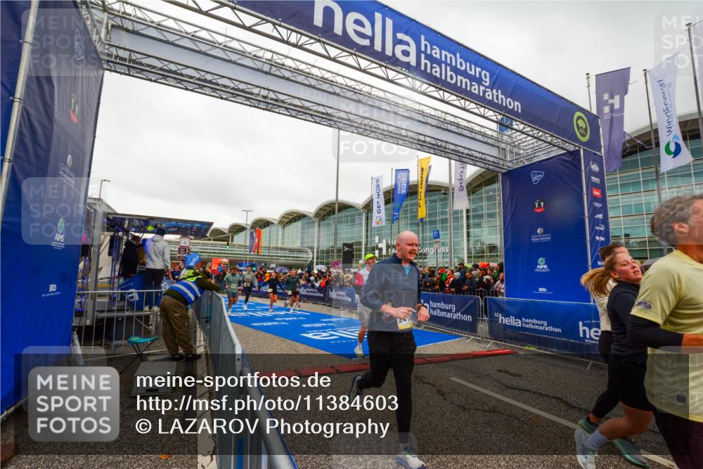 25.10.2026 - hella hamburg halbmarathon LAZAROV Photography http://msf.ph/oto/11384603 25.10.2026 12:26:56 Ziel 8491, 31737, 3678, 7263, 30315, 10712, 24100, 18151 meine-sportfotos.de
