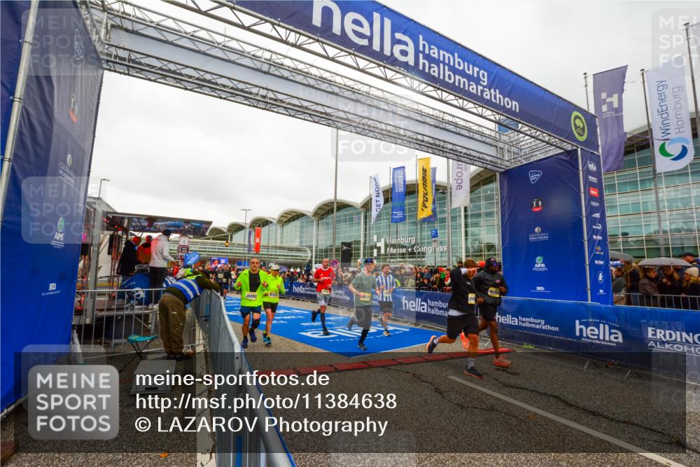 25.10.2026 - hella hamburg halbmarathon LAZAROV Photography http://msf.ph/oto/11384638 25.10.2026 12:27:05 Ziel 5195, 5194, 16104, 25052, 4437, 30282, 6122, 17512, 1133 meine-sportfotos.de