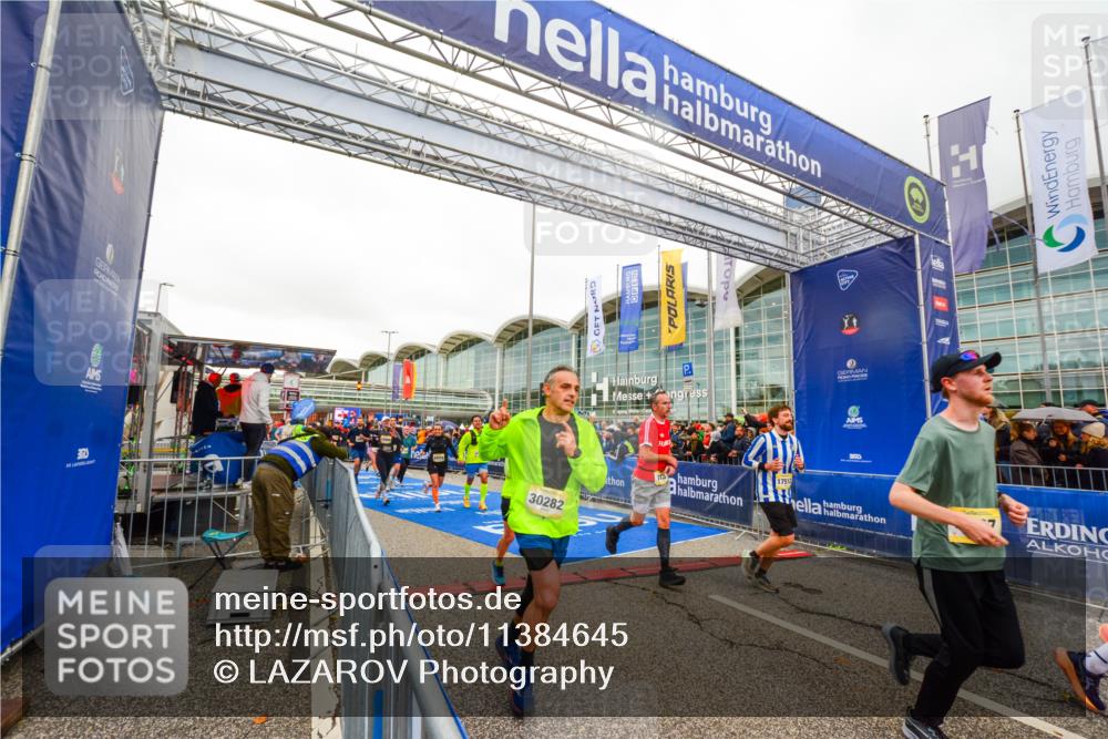 25.10.2026 - hella hamburg halbmarathon LAZAROV Photography http://msf.ph/oto/11384645 25.10.2026 12:27:06 Ziel 25052, 16104, 30282, 4437, 6122, 17512, 1133, 24270, 24271 meine-sportfotos.de