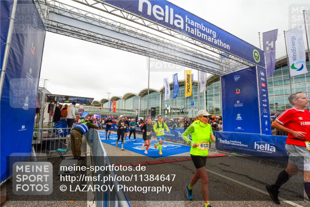 25.10.2026 - hella hamburg halbmarathon LAZAROV Photography http://msf.ph/oto/11384647 25.10.2026 12:27:08 Ziel 30282, 4437, 6122, 17512, 1133, 24271, 24270, 15904, 20912, 15607, 35501, 6133 meine-sportfotos.de
