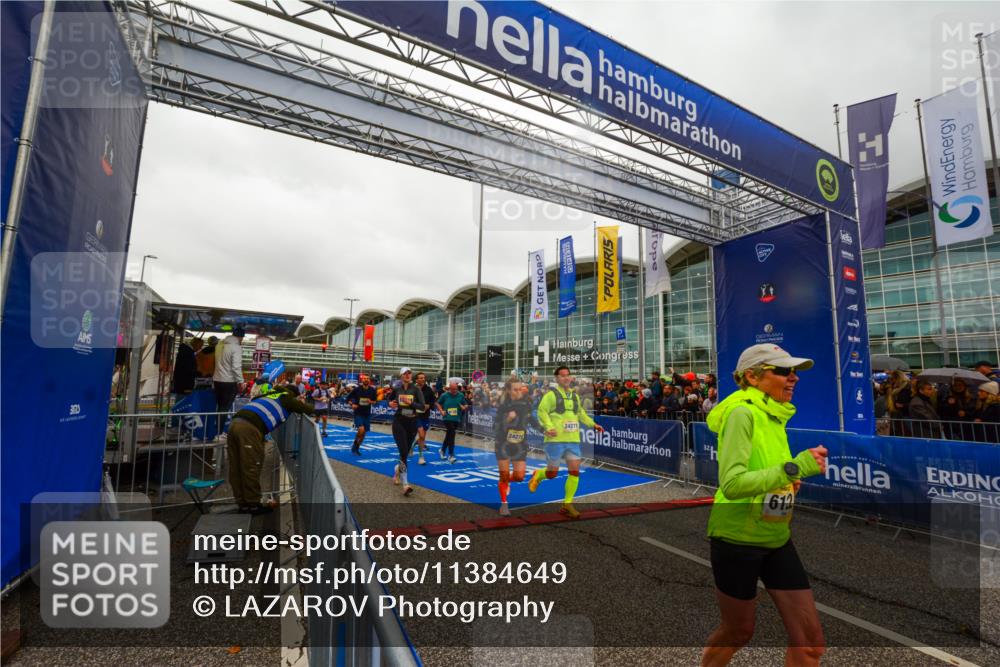 25.10.2026 - hella hamburg halbmarathon LAZAROV Photography http://msf.ph/oto/11384649 25.10.2026 12:27:08 Ziel 30282, 4437, 17512, 6122, 1133, 24270, 24271, 15904, 6133, 15607, 35501, 20912 meine-sportfotos.de