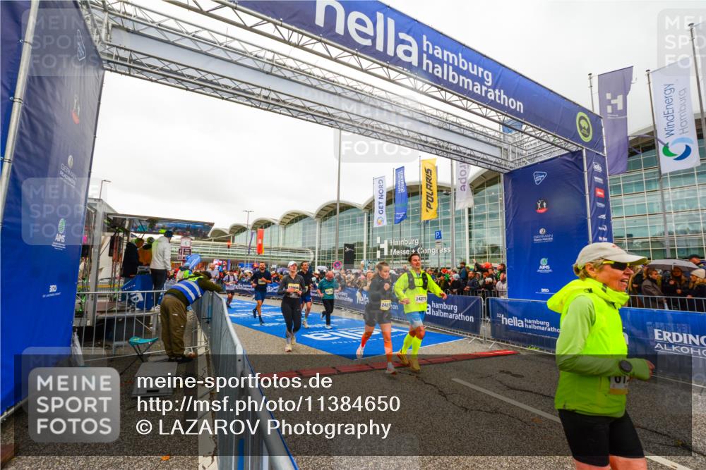 25.10.2026 - hella hamburg halbmarathon LAZAROV Photography http://msf.ph/oto/11384650 25.10.2026 12:27:08 Ziel 17512, 6122, 30282, 4437, 1133, 24270, 24271, 15904, 15607, 20912, 6133, 35501 meine-sportfotos.de