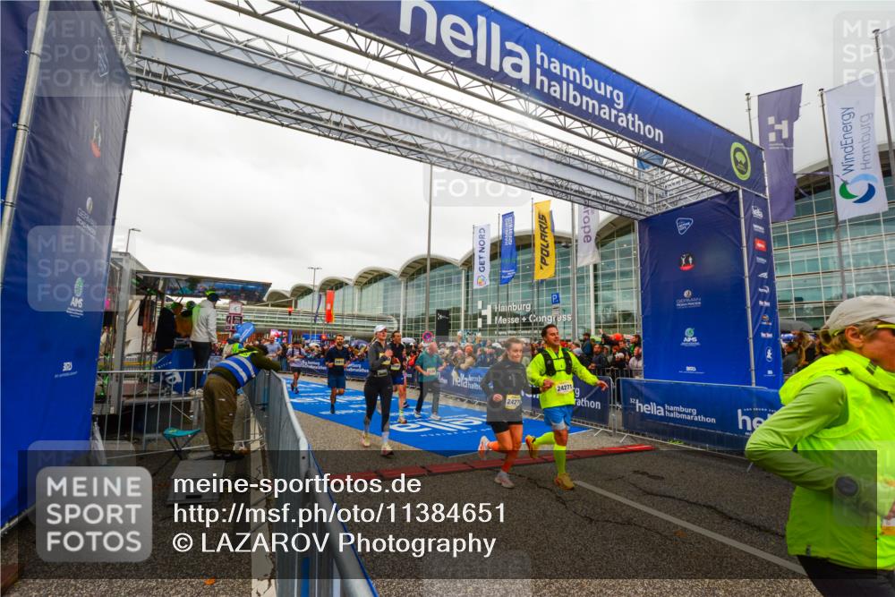 25.10.2026 - hella hamburg halbmarathon LAZAROV Photography http://msf.ph/oto/11384651 25.10.2026 12:27:08 Ziel 30282, 17512, 6122, 4437, 1133, 24271, 24270, 15904, 35501, 20912, 6133, 15607 meine-sportfotos.de