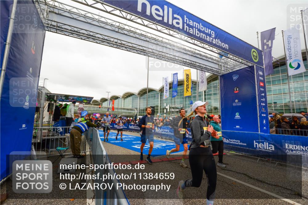 25.10.2026 - hella hamburg halbmarathon LAZAROV Photography http://msf.ph/oto/11384659 25.10.2026 12:27:10 Ziel 24271, 24270, 15904, 20912, 35501, 15607, 6133, 16658, 24756, 30879 meine-sportfotos.de